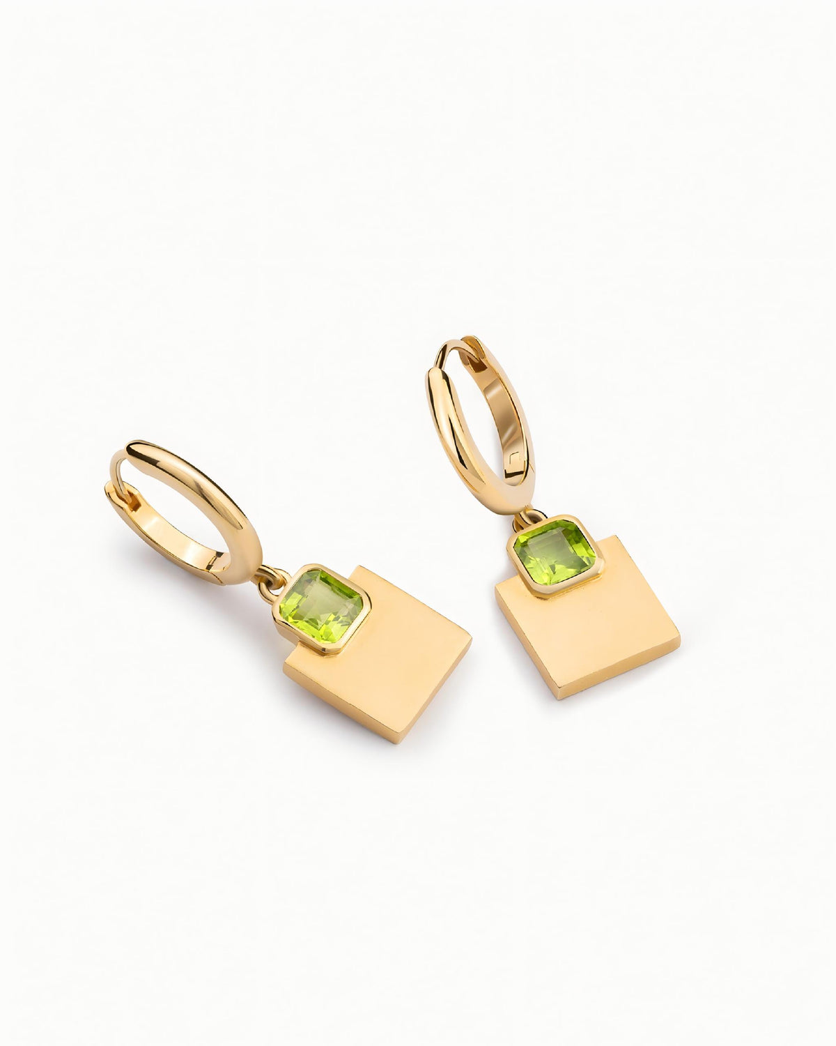 Tag Huggie Earrings In Sterling Silver With Peridot